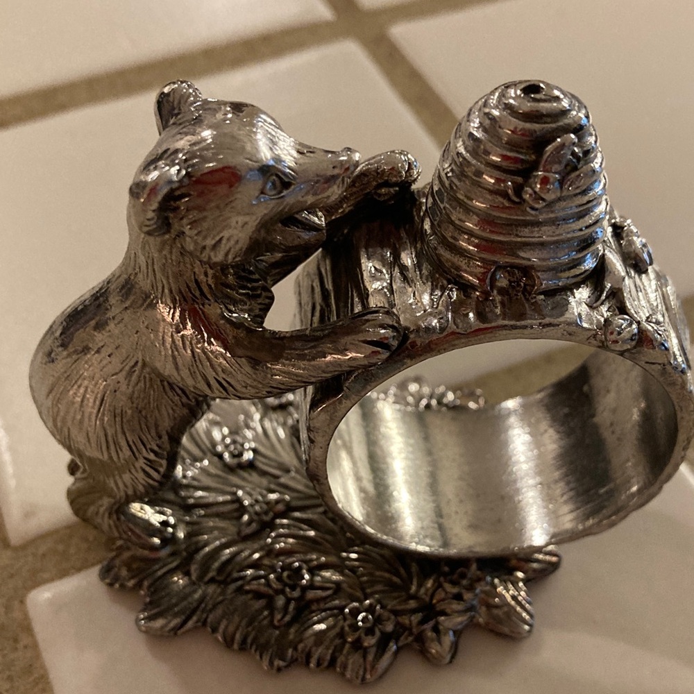 Reed and Barton Silverplate Bear and Beehive Napkin Ring - Picture 4 of 4